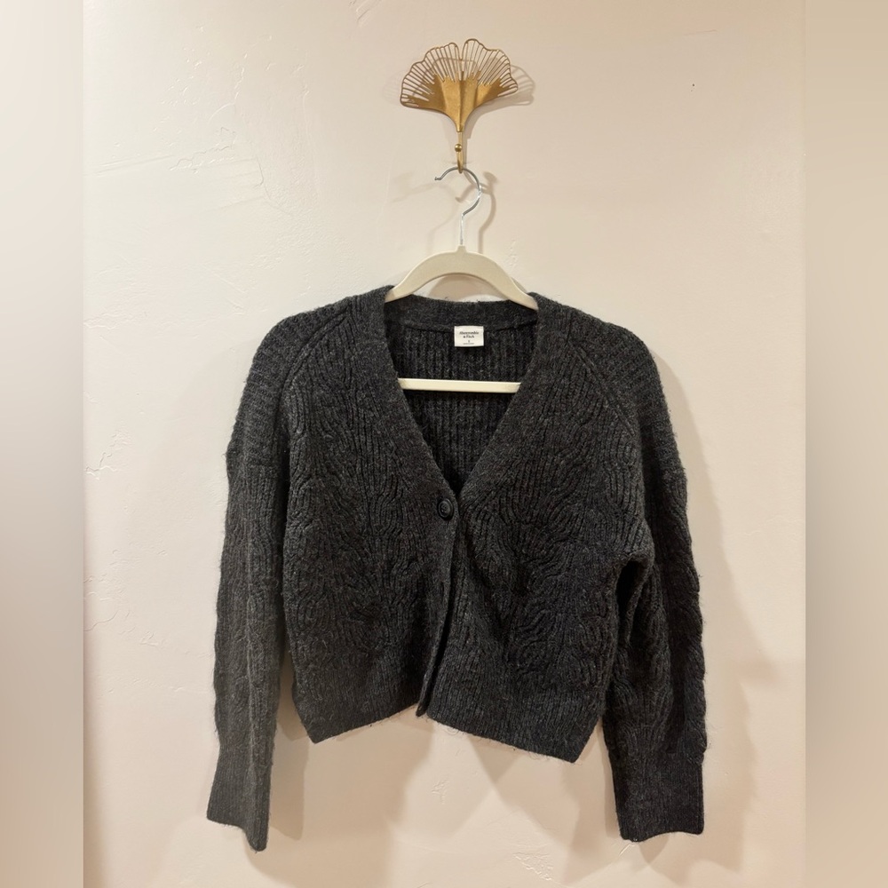 Abercrombie & Fitch Charcoal Textured Knit Cropped Cardigan | A8